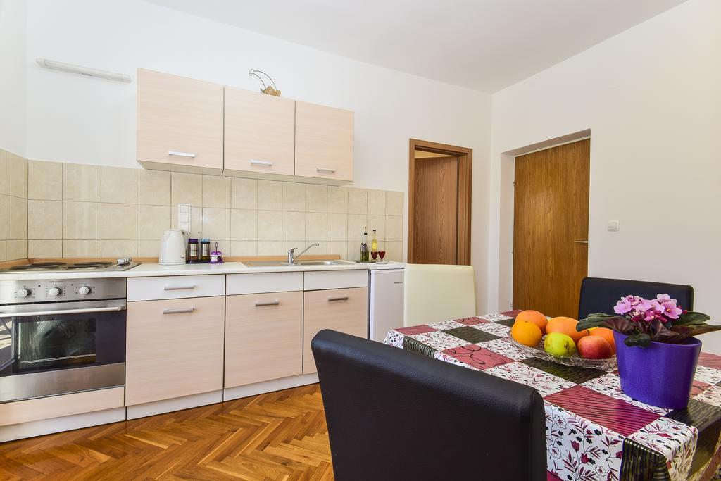 Apartments Jonjic Vodice Bagian luar foto